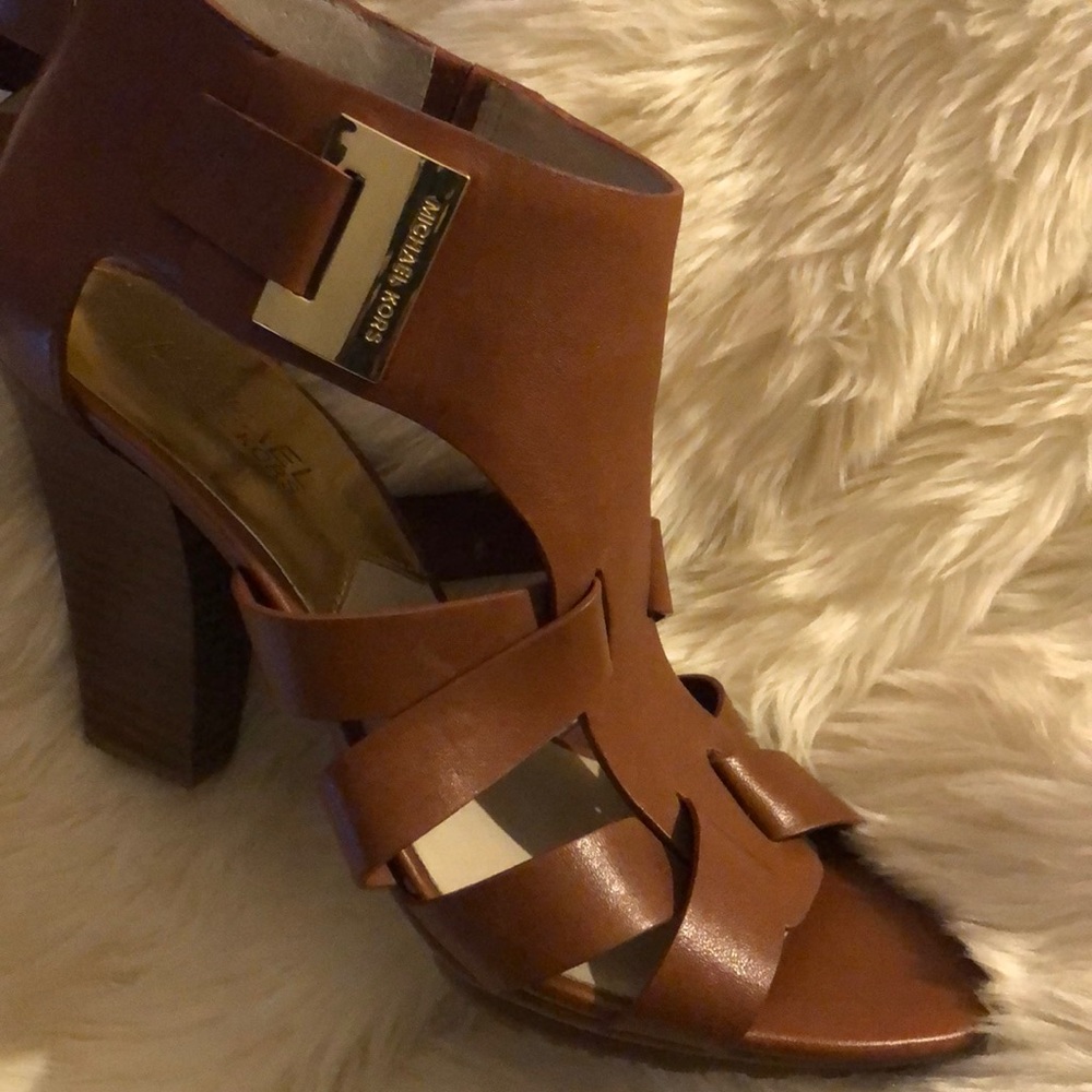 Shoes - Picture 2 of 8